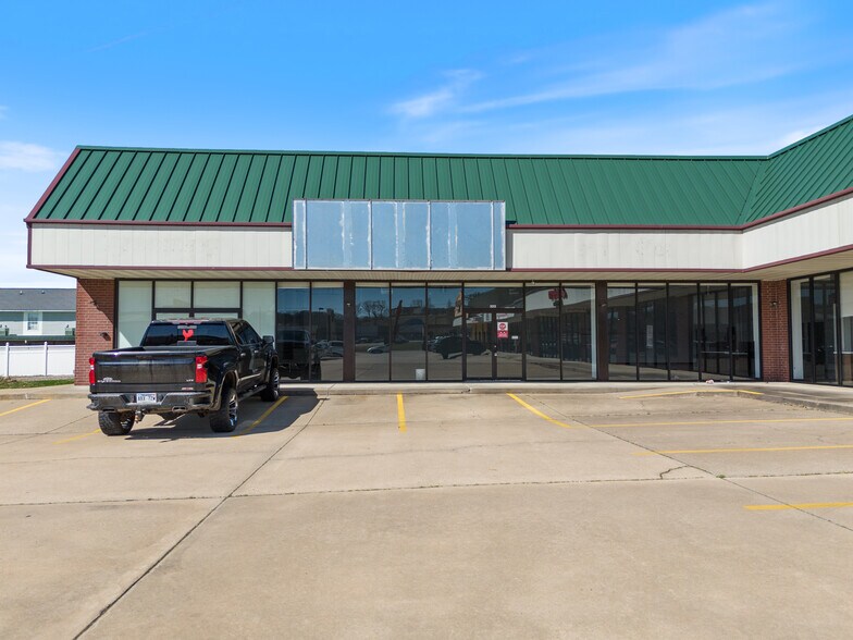More Photos Of , Van Buren General Retail For Sale