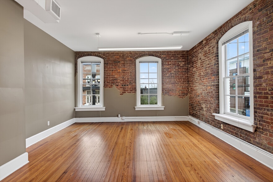 More Photos Of 2301 12th Ave, Nashville Storefront Retail Office For Lease