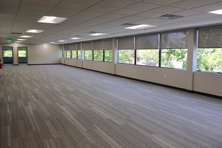 More Photos Of 2 Commerce Dr, Bedford Office For Lease