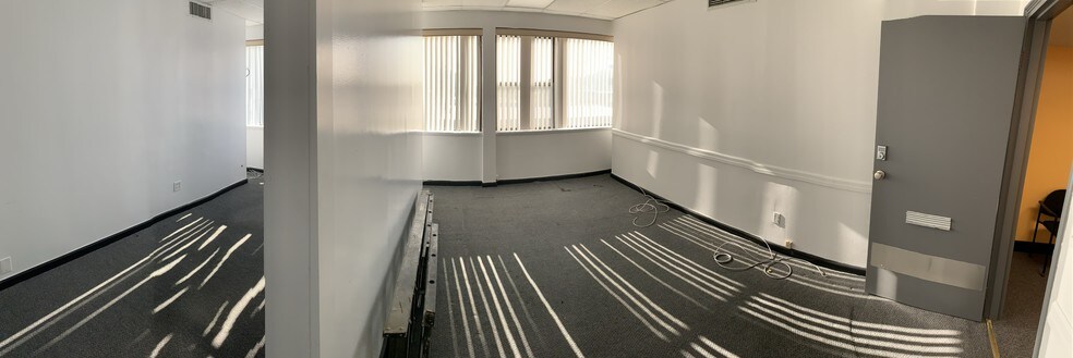 More Photos Of 350 Northern Blvd, Great Neck Office For Lease