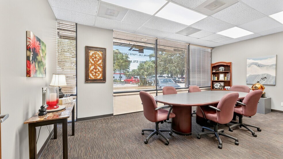 More Photos Of 16522-16536 Park Row, Houston Light Distribution For Sale