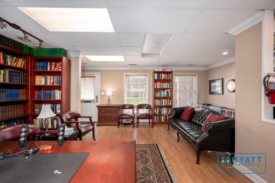 More Photos Of 1666 Village Grn, Crofton Office For Sale