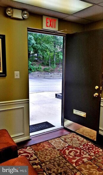 More Photos Of 12512 Lakeridge Dr, Woodbridge Medical For Sale