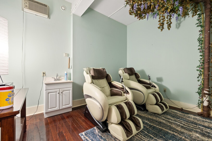 More Photos Of 603 N River St, Hot Springs Hotel For Sale