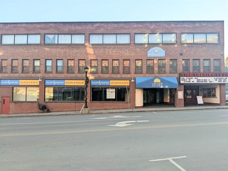 More Photos Of 17 Eastern Ave, Saint Johnsbury Office Residential For Lease