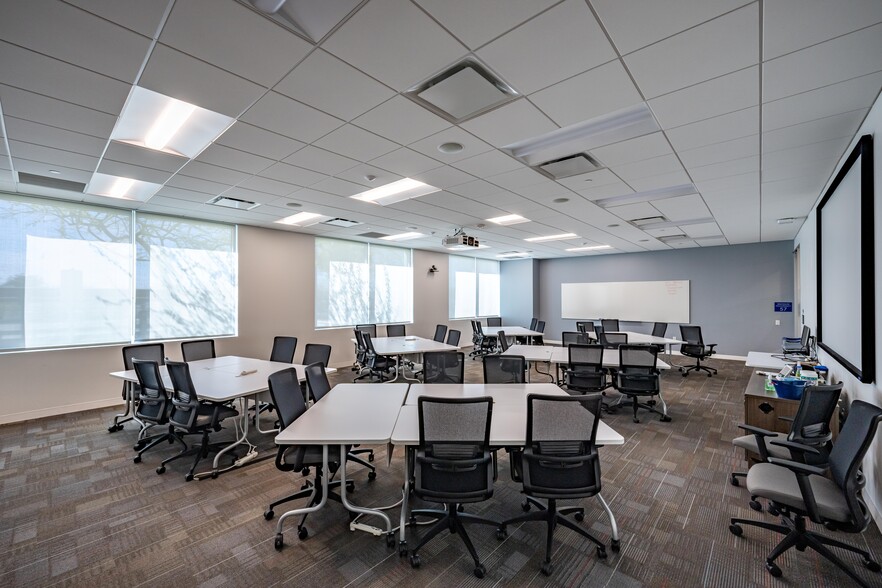 More Photos Of 23800 N Farmers Way, Phoenix Office For Lease