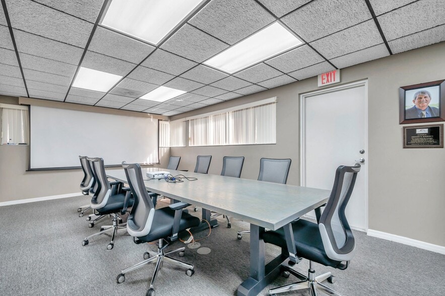 More Photos Of 2139 NE Coachman Rd, Clearwater Office For Sale