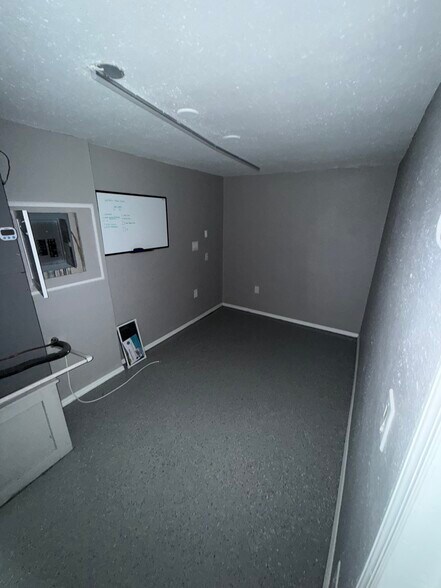 More Photos Of 5449 Benchmark Ln, Sanford Warehouse For Lease