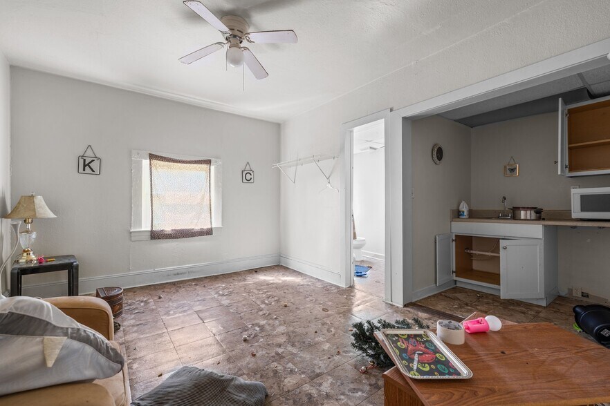 More Photos Of 421 Vine St, Eden Hotel For Sale