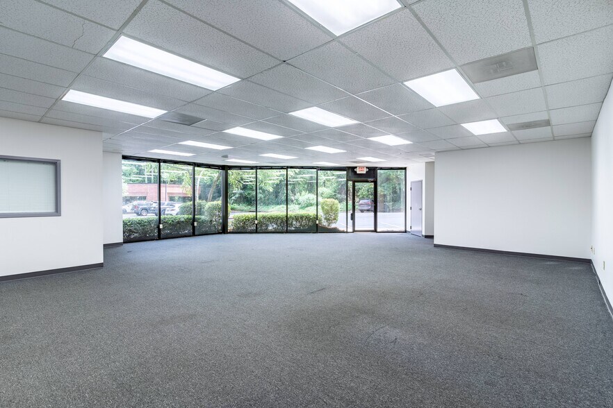 More Photos Of 6160 Peachtree Dunwoody Rd NE, Atlanta Office For Sale
