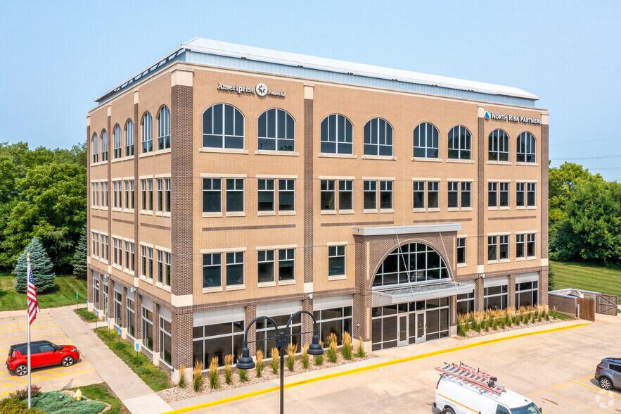 Primary Photo Of 1045 76th St, West Des Moines Office For Lease