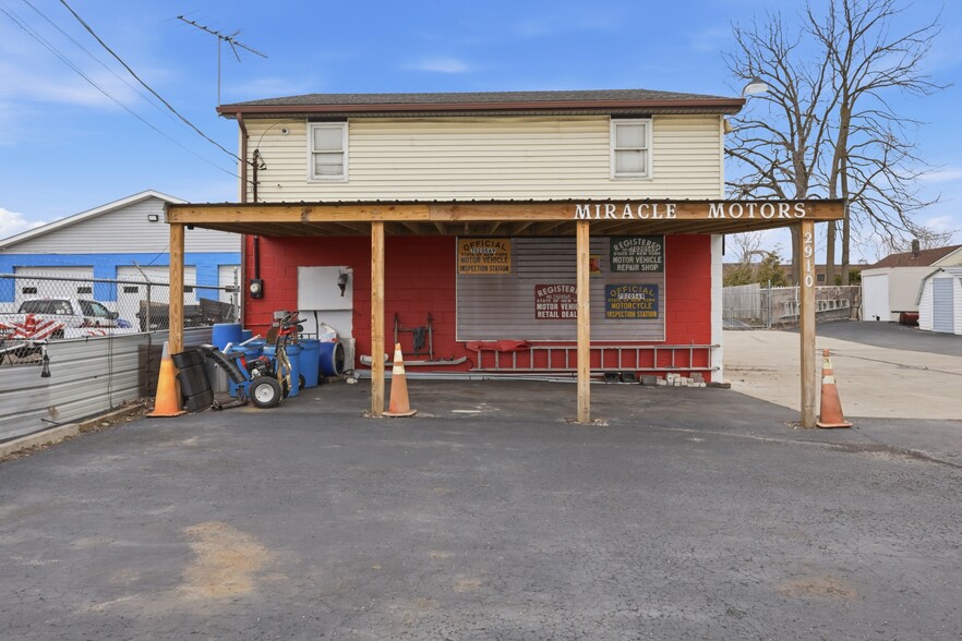 Primary Photo Of 2910 Louisiana Ave, Niagara Falls General Retail For Sale