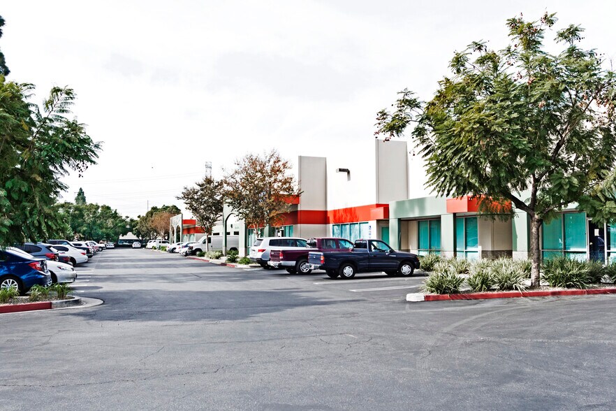 More Photos Of 12711 Ramona Blvd, Baldwin Park Warehouse For Lease