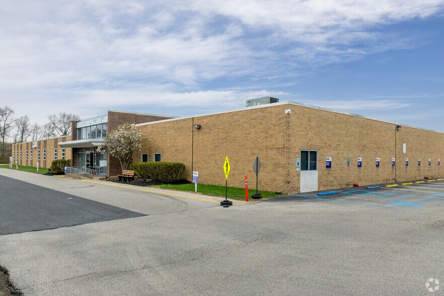 Primary Photo Of 500 Maryland Dr, Fort Washington Warehouse For Lease