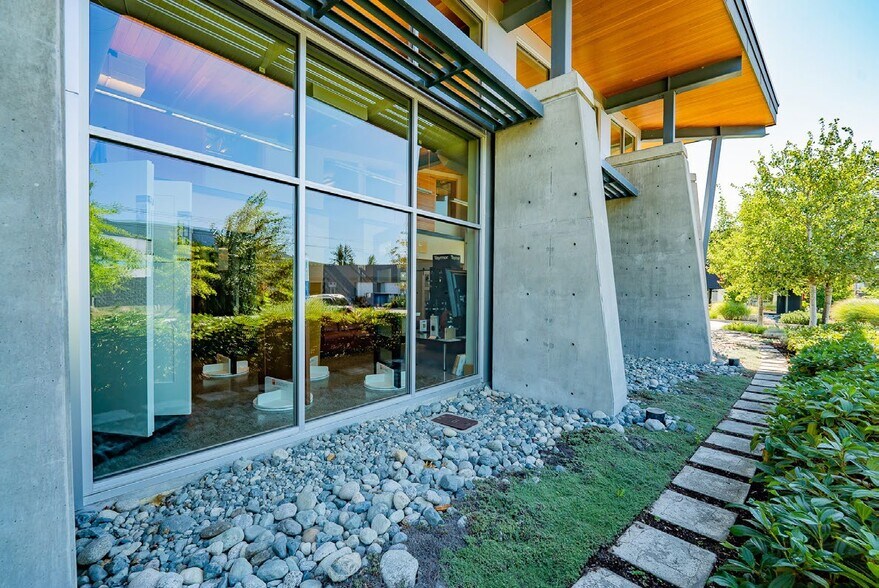 More Photos Of 1920 Boxwood Rd, Nanaimo Warehouse For Sale