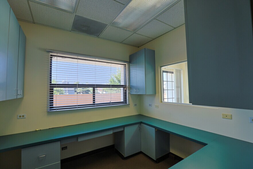 More Photos Of 2500-2512 Santa Monica Blvd, Santa Monica General Retail For Sale