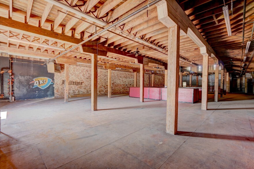 More Photos Of 324 W Oklahoma Ave, Guthrie Storefront Retail Residential For Lease