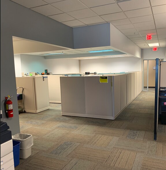 More Photos Of 1580 Mid Valley Dr, De Pere Office For Sale