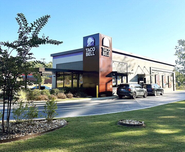 Primary Photo Of 1365 Donahue dr, Auburn Fast Food For Sale