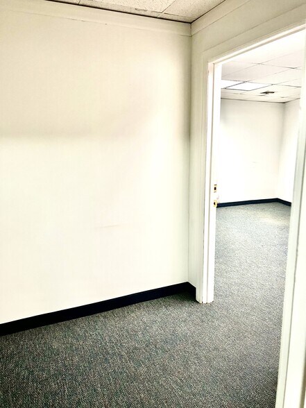 Primary Photo Of 690 Broadway, Massapequa Office For Lease
