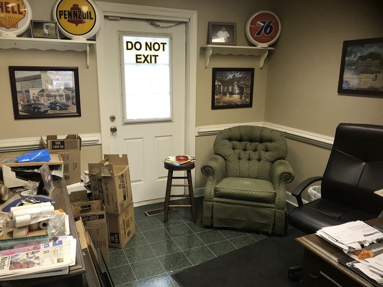 More Photos Of 512 N Berkeley Blvd, Goldsboro Auto Repair For Lease