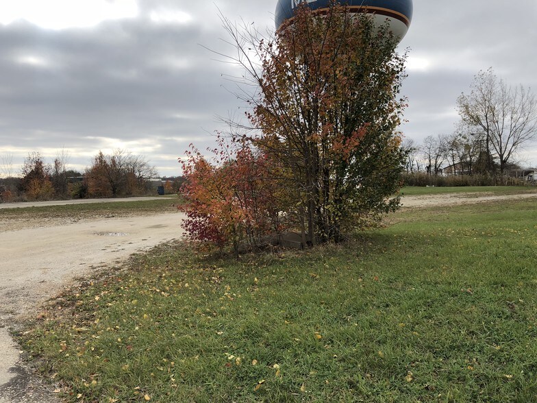 More Photos Of 1539 W US Route 6, Morris Showroom For Sale