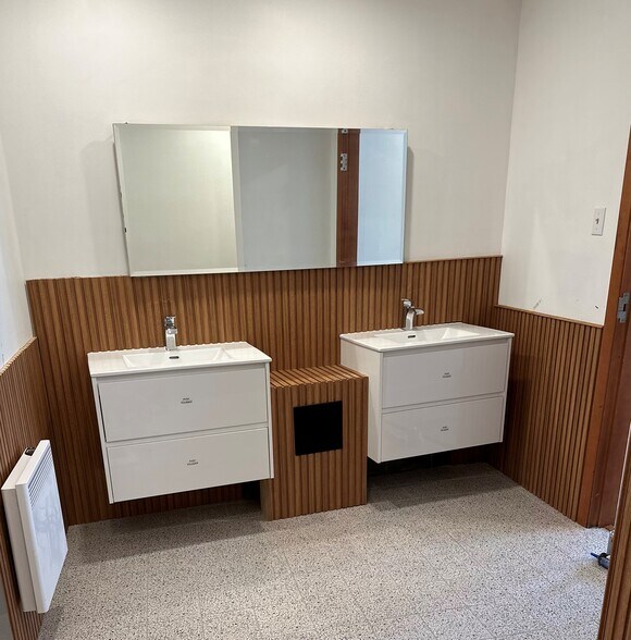 More Photos Of 2219-2229 St Bélanger, Montréal Storefront Retail Office For Lease