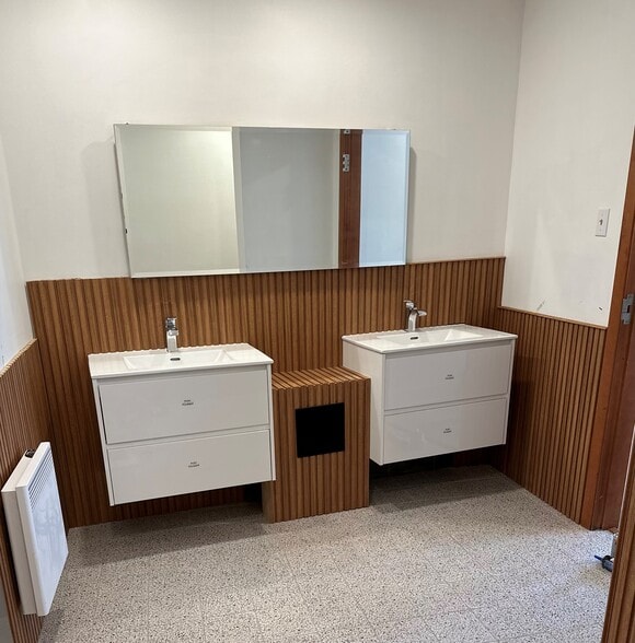 More Photos Of 2221-2227 Rue Bélanger, Montréal Storefront Retail Office For Sale