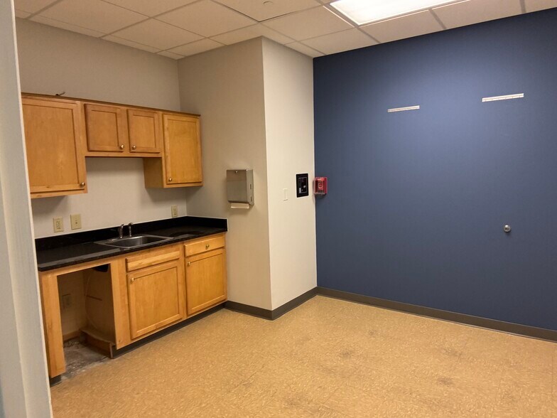 More Photos Of 7150 Hodgson Memorial Dr, Savannah Medical For Lease