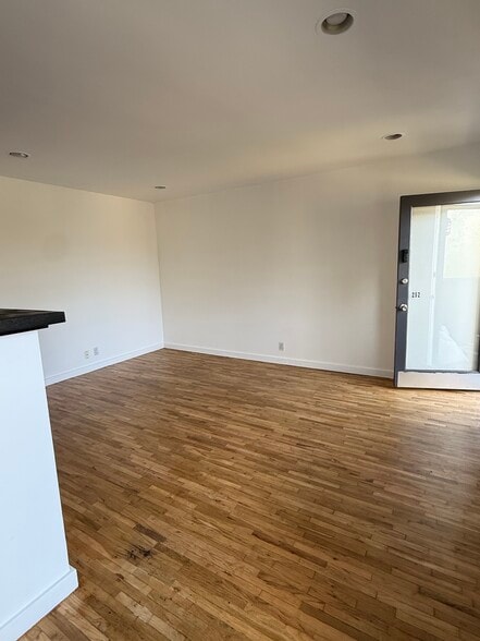 More Photos Of 250 3rd Ave, Venice Apartments For Sale