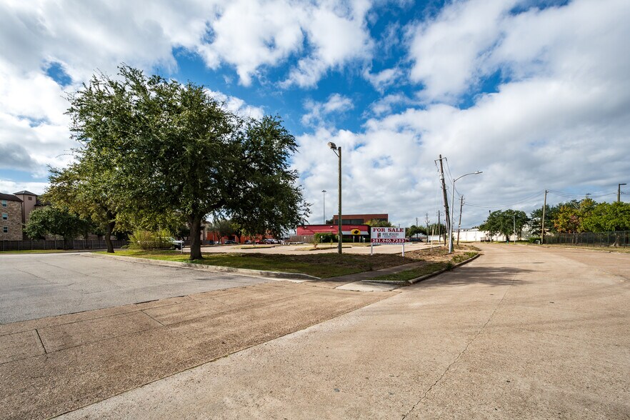 More Photos Of 11950 Kurland Dr, Houston Restaurant For Sale