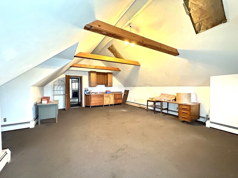 More Photos Of 611 W Manlius St, East Syracuse Auto Repair For Sale