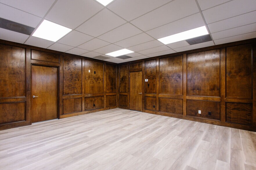 More Photos Of 8225 Westglen Dr, Houston Office For Sale