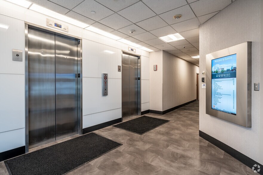More Photos Of 6160 N Summit Dr, Brooklyn Center Office For Lease