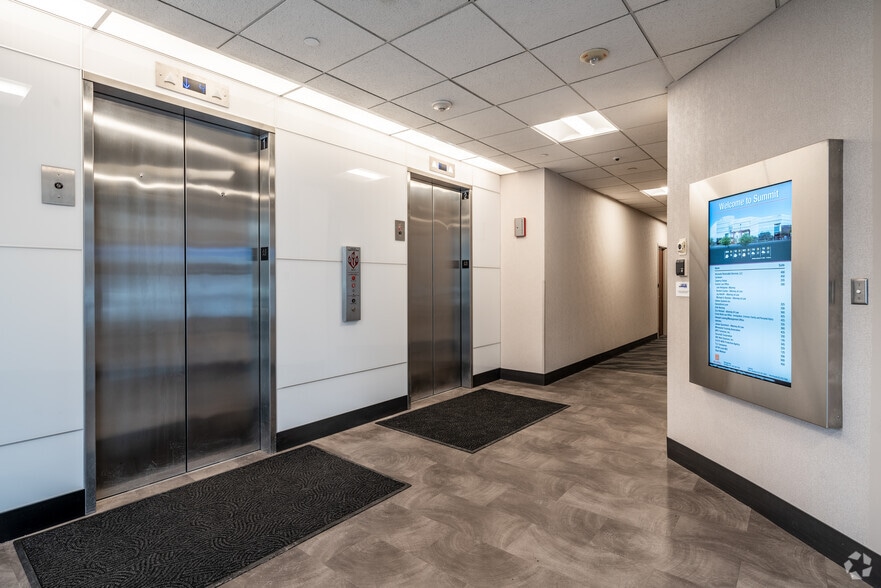 More Photos Of 6160 N Summit Dr, Brooklyn Center Office For Lease