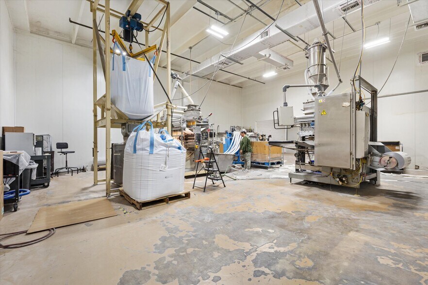 More Photos Of 1103 Thomas Ave, Leesburg Warehouse For Lease