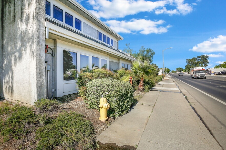 More Photos Of 250 W Main St, Woodland Office For Lease