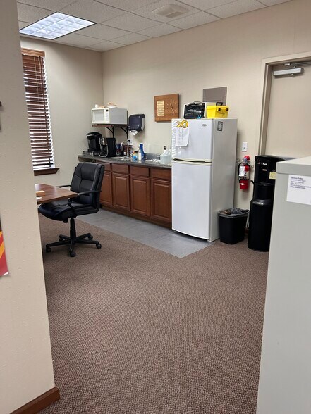 More Photos Of 5150 W Clearwater Ave, Kennewick Freestanding For Lease