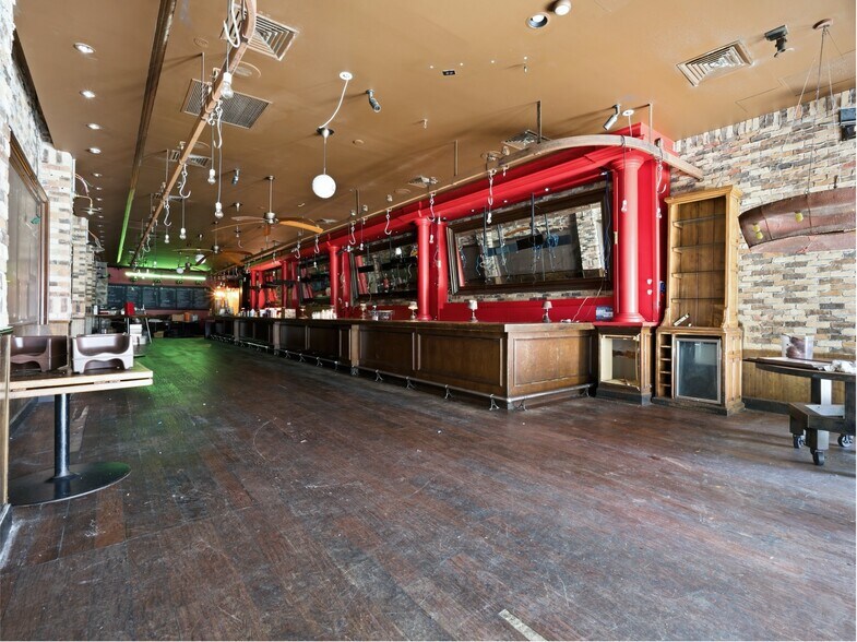 More Photos Of 213 Clematis St, West Palm Beach General Retail For Lease