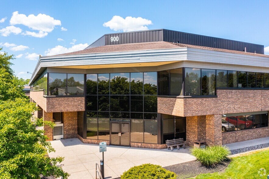 More Photos Of 900 Business Center Dr, Horsham Township Light Distribution For Lease