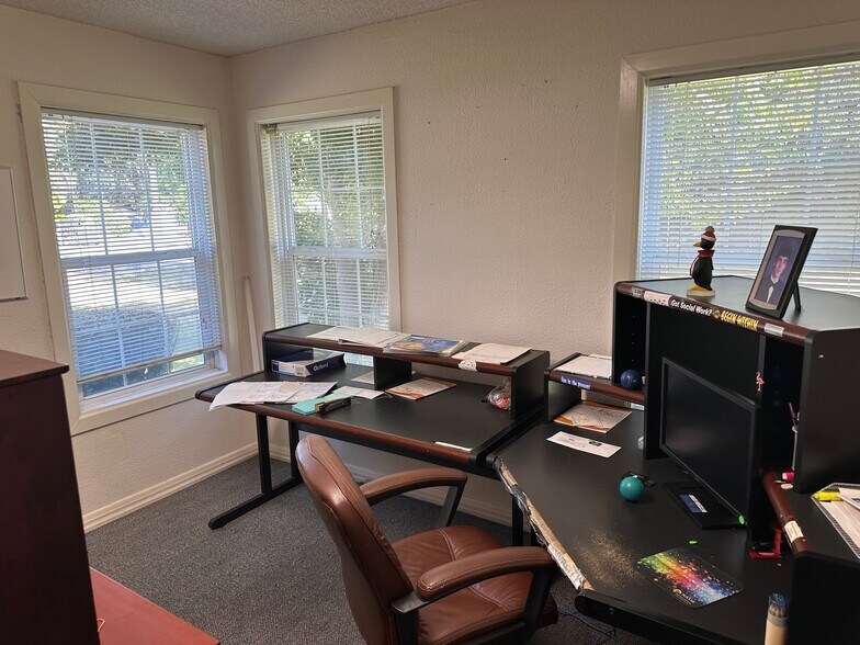 More Photos Of 1931 Dellwood Dr, Tallahassee Office For Sale