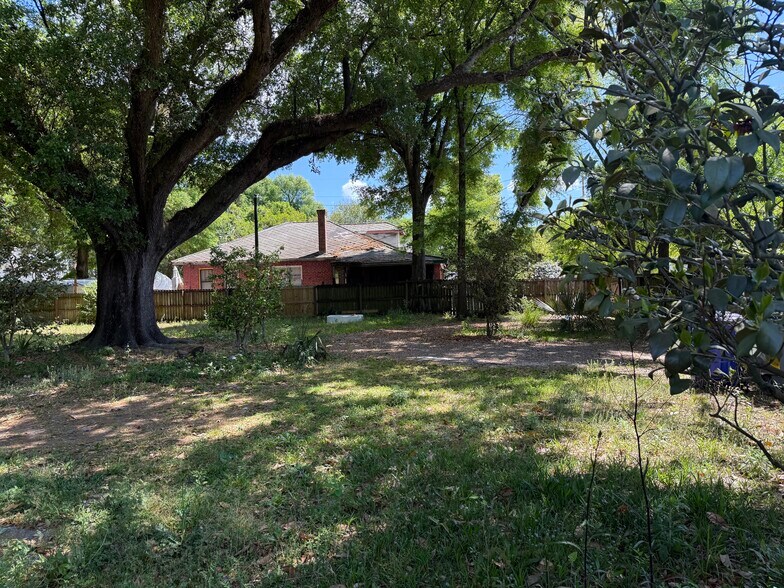 More Photos Of 1935 Cosgrove Ave, North Charleston Office For Sale