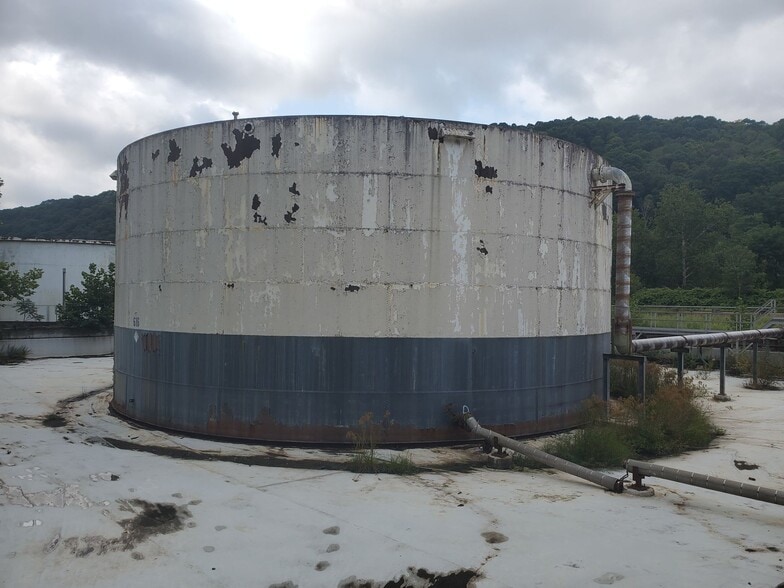 More Photos Of 587 N Seneca St, Oil City Chemical Oil Refinery For Sale