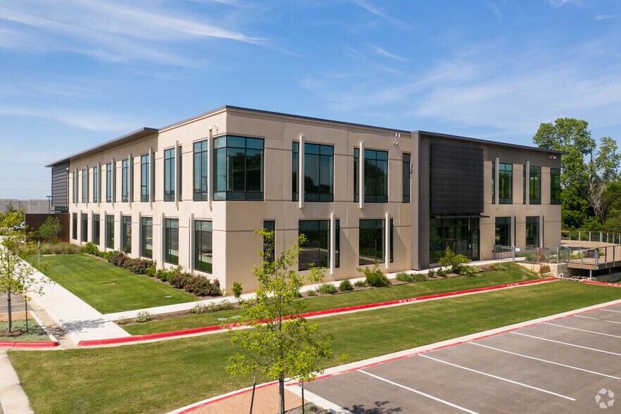 More Photos Of 801 E Old Settlers Blvd, Round Rock Office For Lease