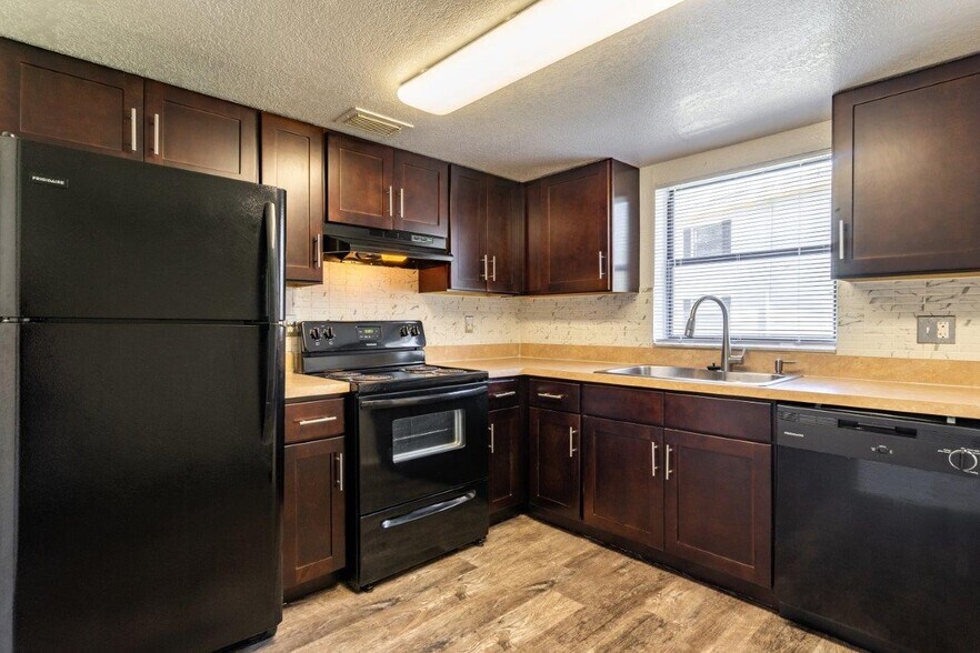 More Photos Of 16321 Bolesta Rd, Clearwater Apartments For Sale