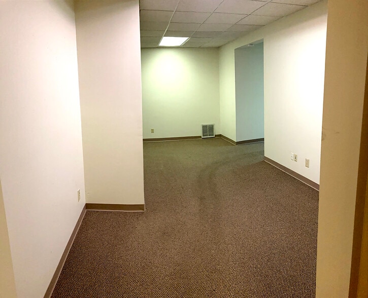 More Photos Of 809 Park Ave, Beaver Dam Office For Sale