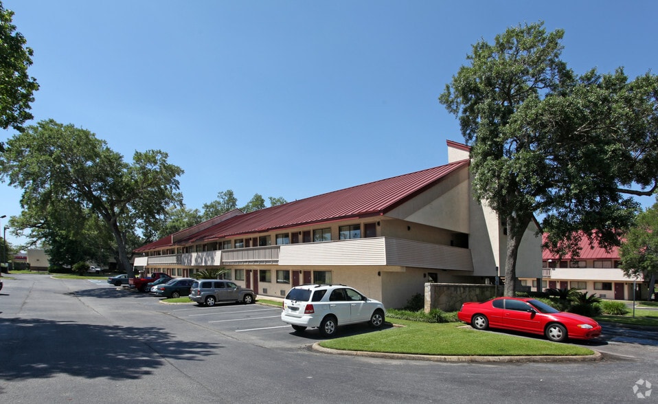 More Photos Of 7340 Plantation Rd, Pensacola Hotel For Sale