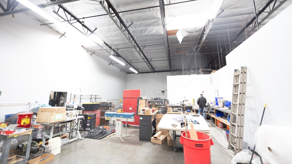 More Photos Of 555 N Main St, Riverside Manufacturing For Sale
