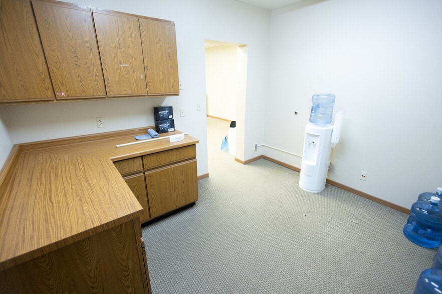 More Photos Of 2004 Highland Ave, Eau Claire Office For Lease