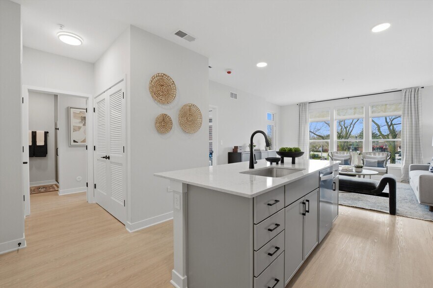 More Photos Of 1850 Glenview Rd, Glenview Apartments For Lease